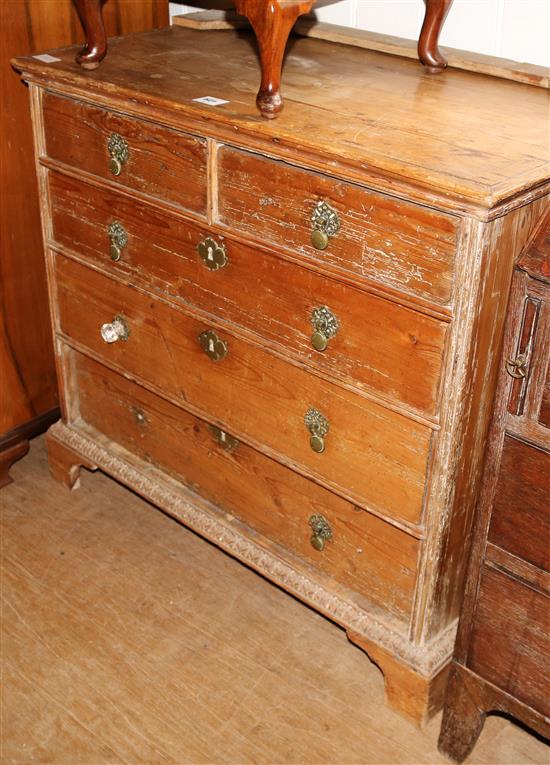 18th century pine chest of drawers(-)